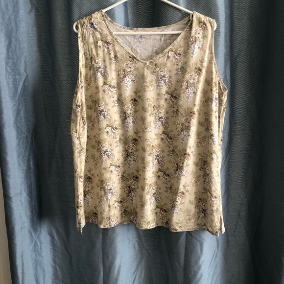 Floral Sleeveless V-Neck Top- no tags- 24” pit to pit- real pretty - Picture 8 of 12